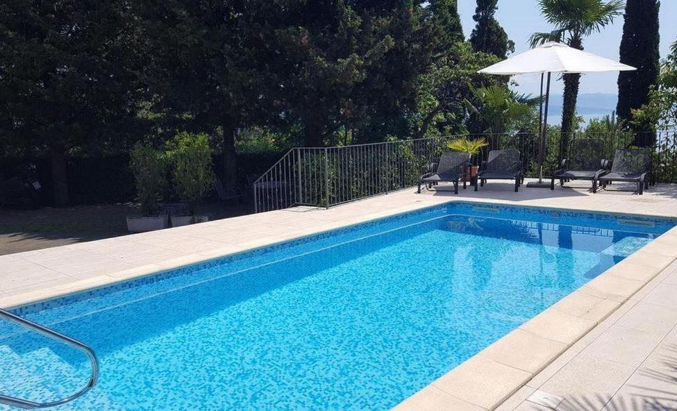Summer Breeze Apartment With A Pool 奥帕提亚 外观 照片