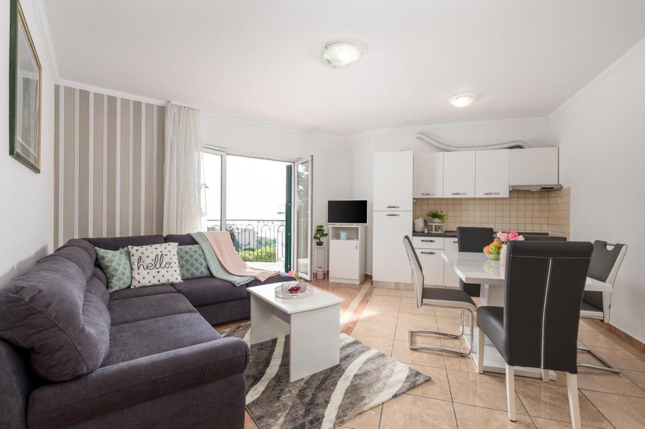 Summer Breeze Apartment With A Pool 奥帕提亚 外观 照片