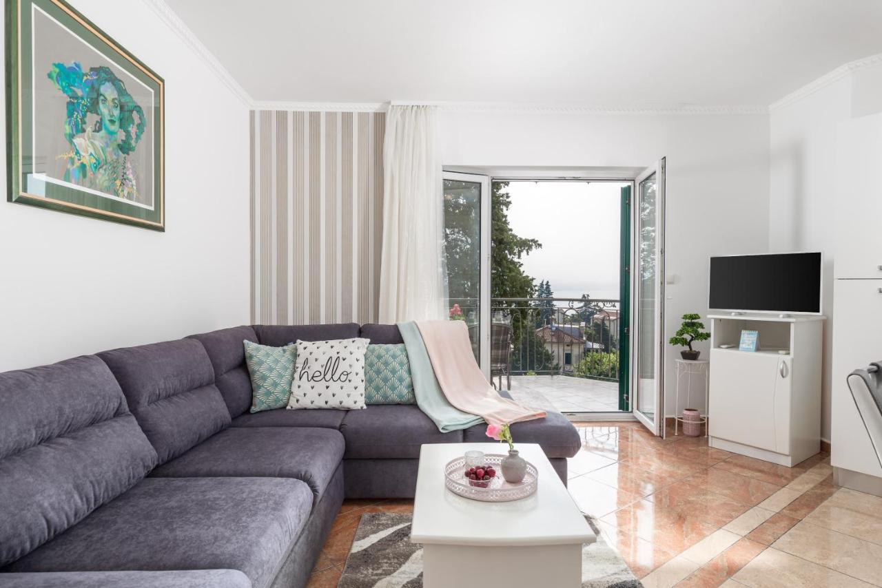 Summer Breeze Apartment With A Pool 奥帕提亚 外观 照片