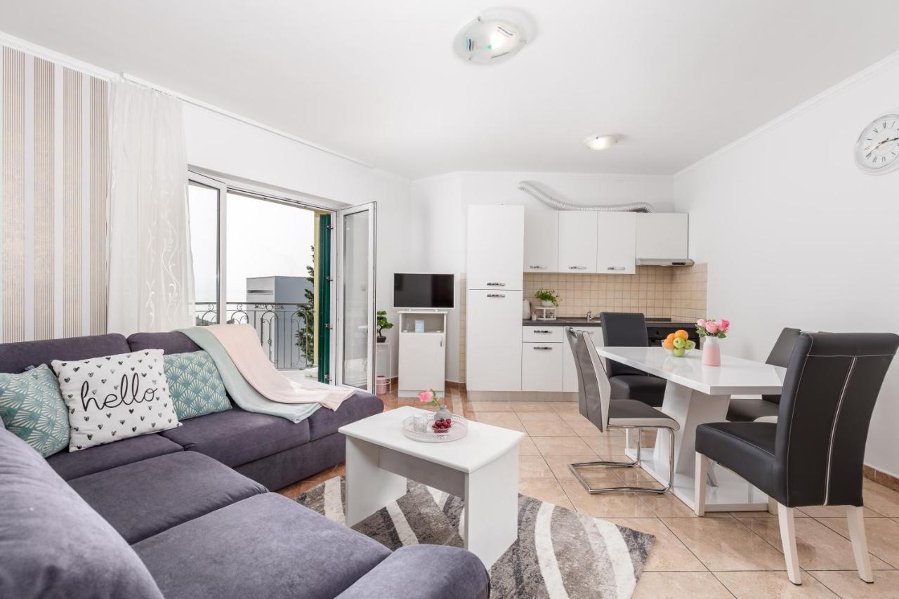 Summer Breeze Apartment With A Pool 奥帕提亚 外观 照片
